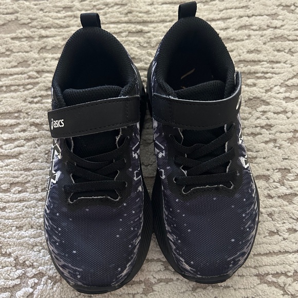 Asics Kids Black and White Sneakers - Picture 1 of 6
